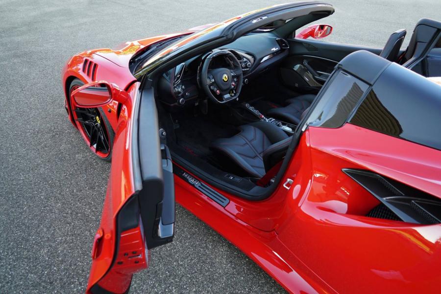 Интерьер Ferrari 488 Spider N-Largo by Novitec Rosso 2017 года  (фото 6 из 14)
